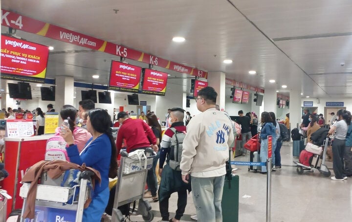 Aerolínea vuela solo de ida sin pasajeros y los lleva a casa para el Tet - 2
