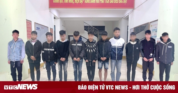 Arrested 11 teenagers carrying swords to another district to slash passersby