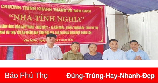 Bàn giao “Nhà tình nghĩa”