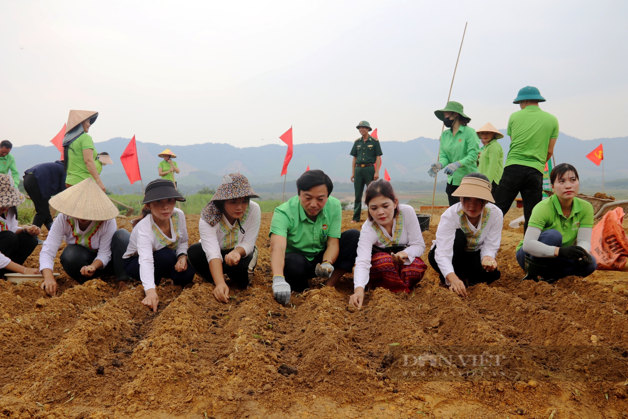 Hà Tĩnh: Hội Nông dân hướng dẫn đồng bào dân tộc Chứt trồng hành tăm phát triển kinh tế - Ảnh 5.