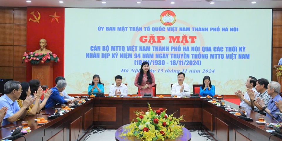 Chairwoman of the Vietnam Fatherland Front Committee of Hanoi City Nguyen Lan Huong chaired the meeting.