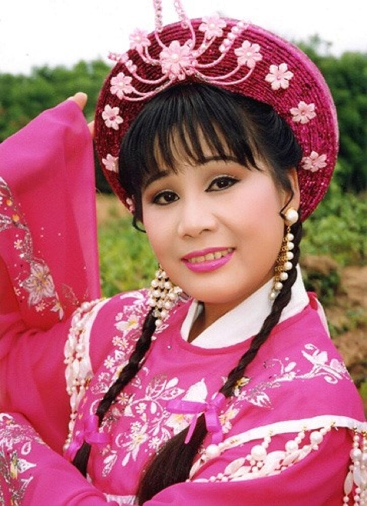 From a popular cai luong actress, Tai Linh became the 