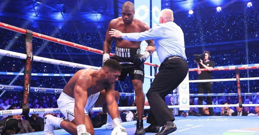 Anthony Joshua bị hạ knock-out ngỡ ngàng ở trận tranh đai vô địch quyền anh - 1