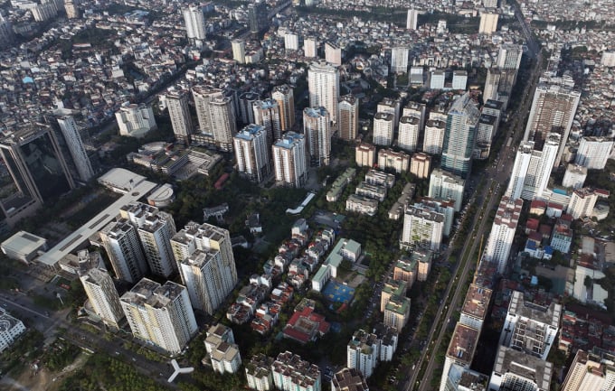 De nombreux quartiers de Hanoi ont de petites superficies mais une population très importante. Sur la photo, la zone urbaine de Trung Hoa (Cau Giay) vue depuis la rocade 3. Photo : Ngoc Thanh