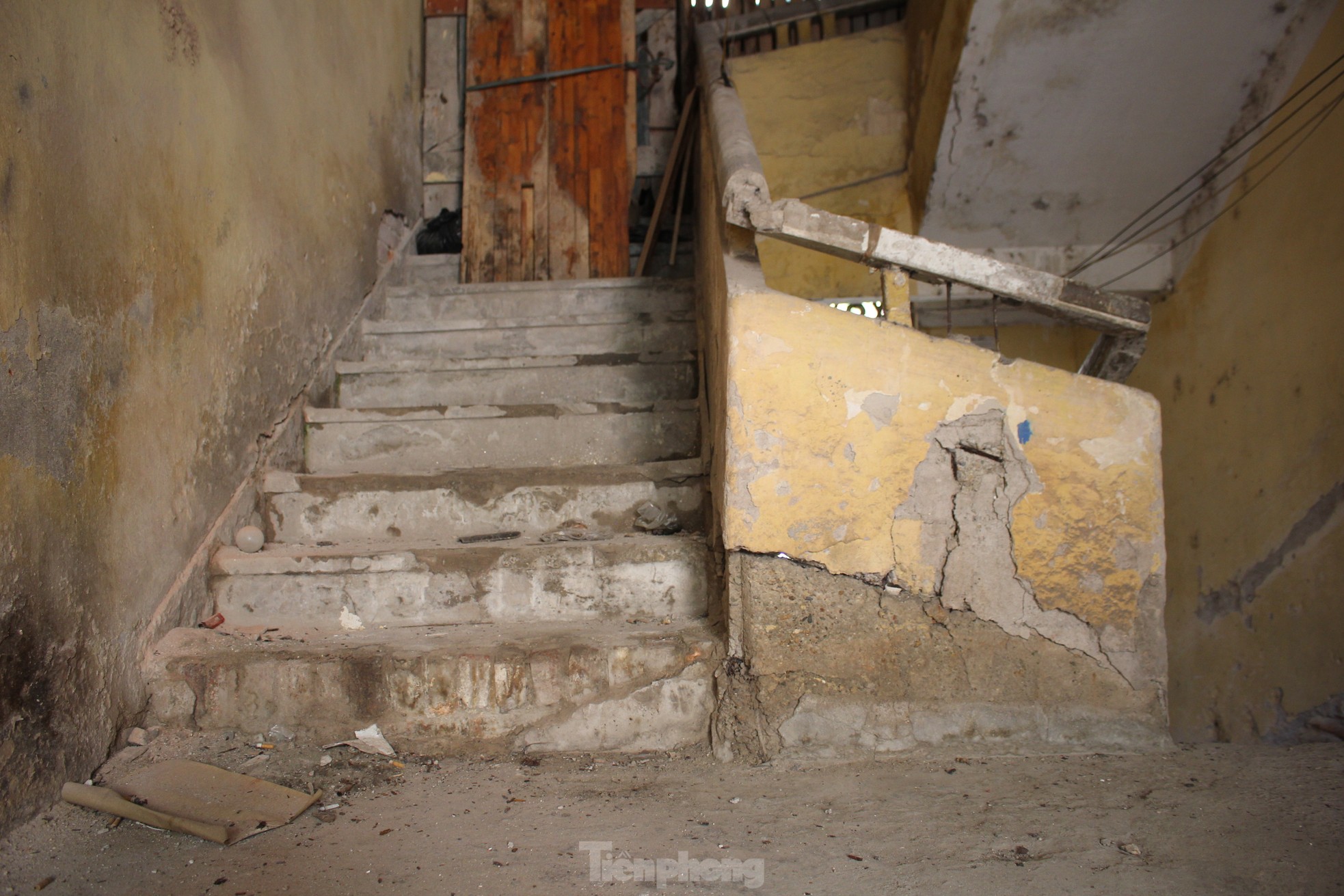 Dentro del complejo de apartamentos 'a punto de derrumbarse' en el centro de la capital, foto 17