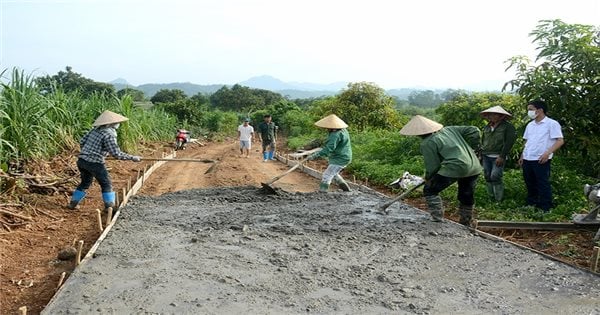 Tuong Duong (Nghe An): 86 % der Dörfer und Weiler haben asphaltierte Straßen, die ins Zentrum führen.