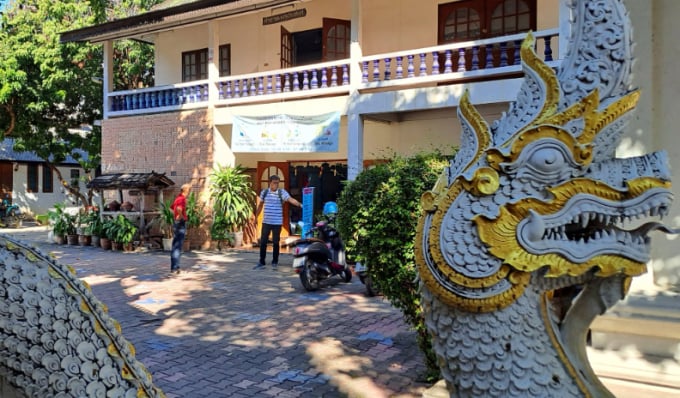 Tourists come to the temple for massage. Photo: SCMP