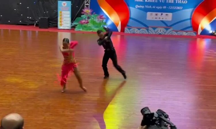 Anh em song sinh lớp 11 giành hơn 1.000 huy chương dancesport