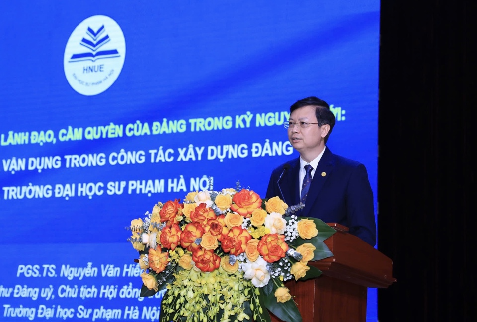 Assoc. Prof. Dr. Nguyen Van Hien – Parteisekretär, Vorsitzender des Rates der Hanoi National University of Education hielt eine Rede auf dem Seminar