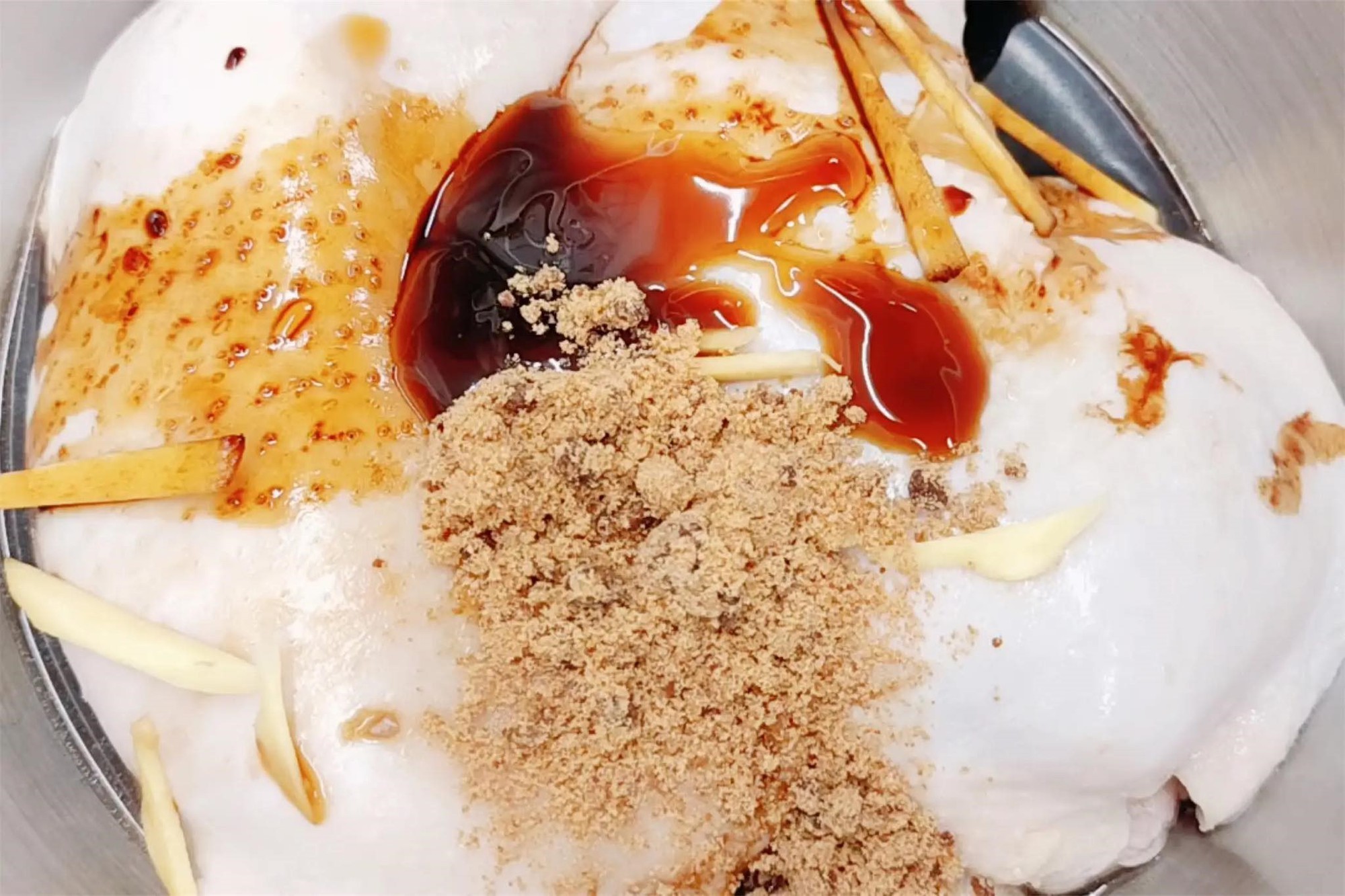 Bữa cơm mùa hè làm ngay món ăn này: Nhanh trong 'chớp mắt' và phần nước sốt trộn cùng cơm thì ngon vô cùng!- Ảnh 2.