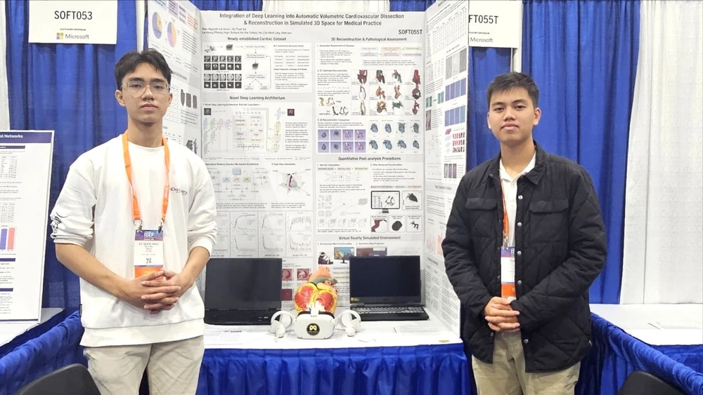 Nguyen Le Quoc Bao et Le Tuan Hy, élèves de 12e année du lycée pour surdoués Le Hong Phong, à Ho Chi Minh-Ville, ont remporté le deuxième prix du Concours international de sciences et technologies 2024.