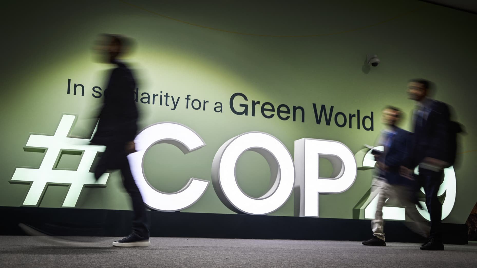 Agreement reached to contribute $300 billion to support climate change for poorer countries