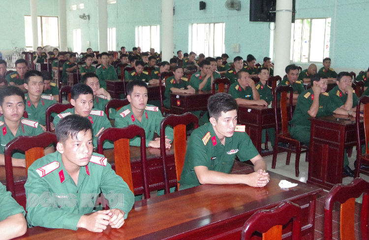 Dialogue démocratique du commandement militaire provincial au cours des six premiers mois de l'année