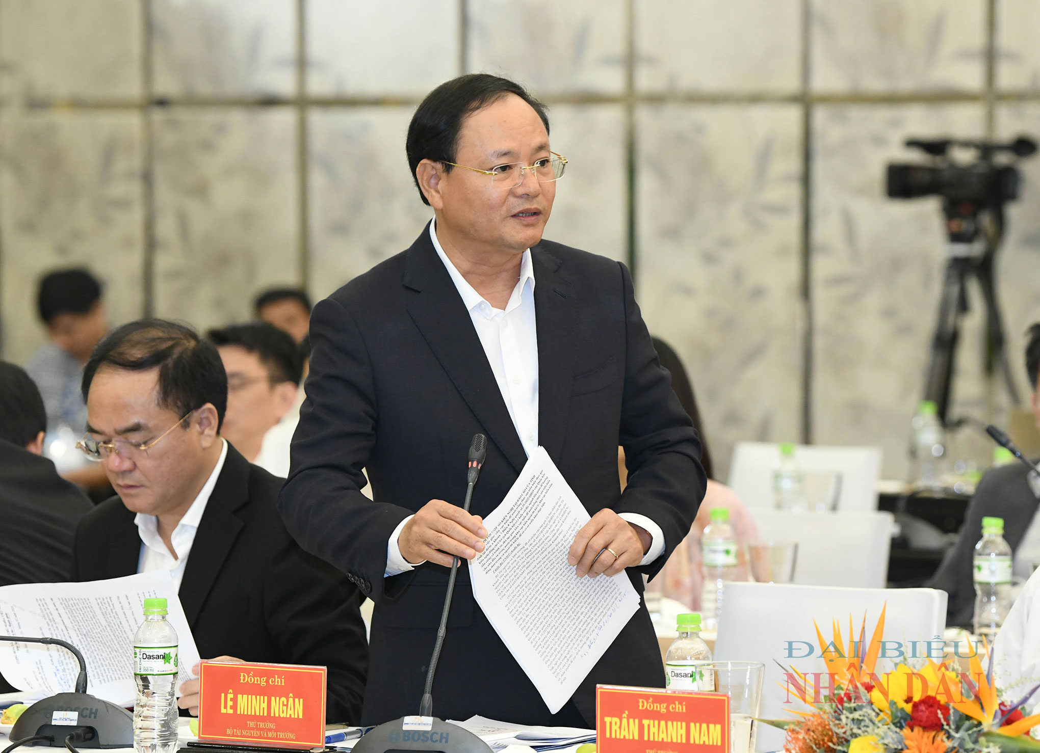 국회의장 Vuong Dinh Hue는 Khanh Hoa 성 당위원회 상임위원회와 협력합니다.