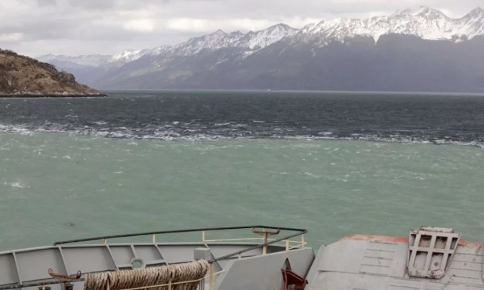 Le point de rencontre des océans Pacifique et Atlantique dans le canal Beagle en Terre de Feu, au Chili. Photo: Dea