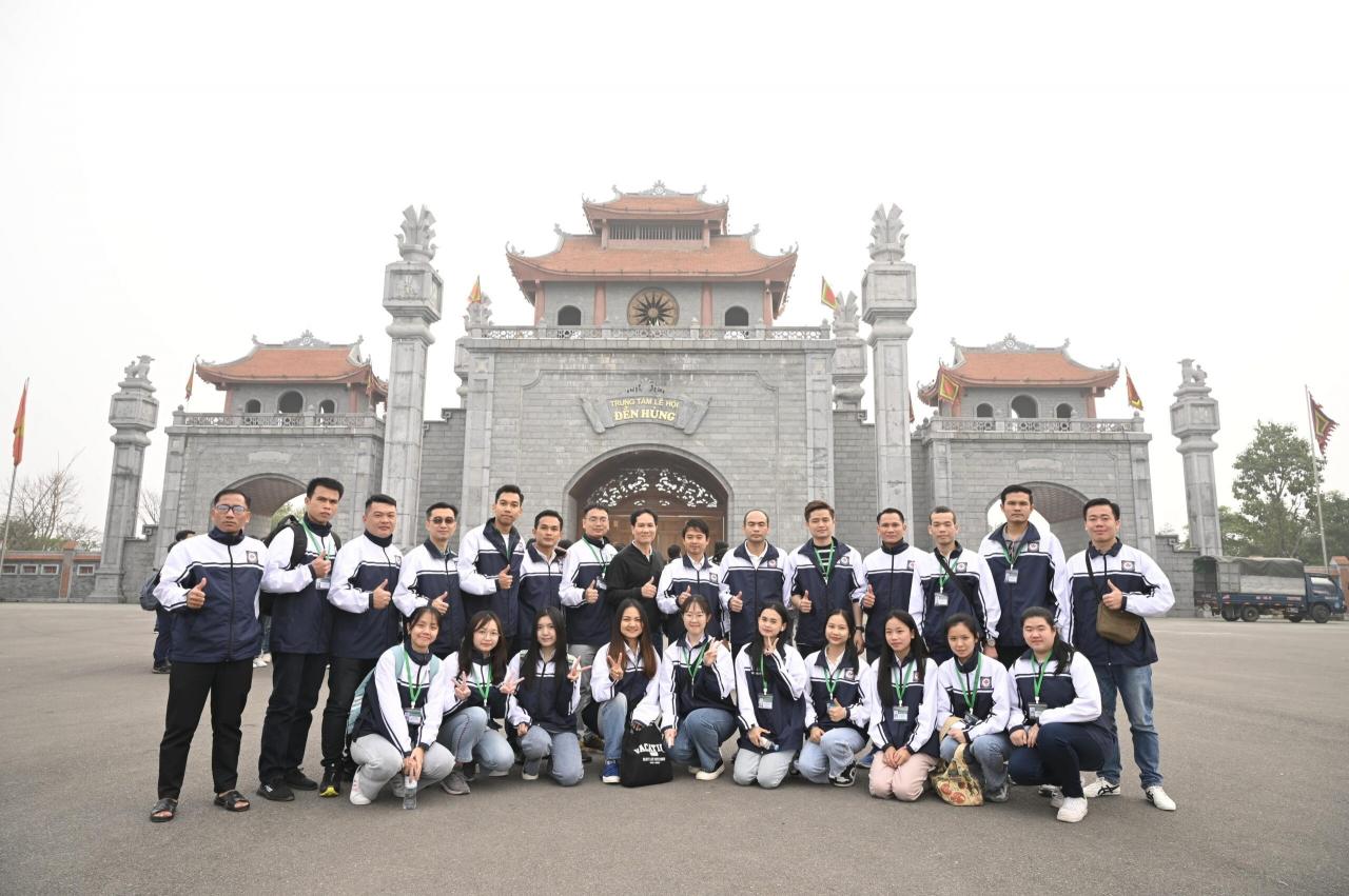 Những chuyến đi ý nghĩa của lưu học sinh Lào Những chuyến đi ý nghĩa của lưu học sinh Lào