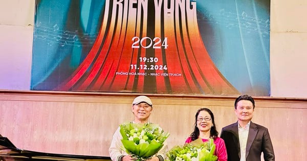 Ta Minh Tam and Anh Tuyet were moved by the achievements of Meritorious Artist Pham The Vi's students.