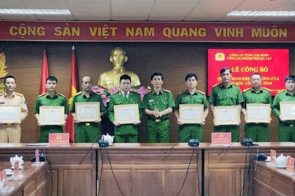 Khen thưởng tập thể và cá nhân trong vụ giải cứu cháu bé bị bắt cóc