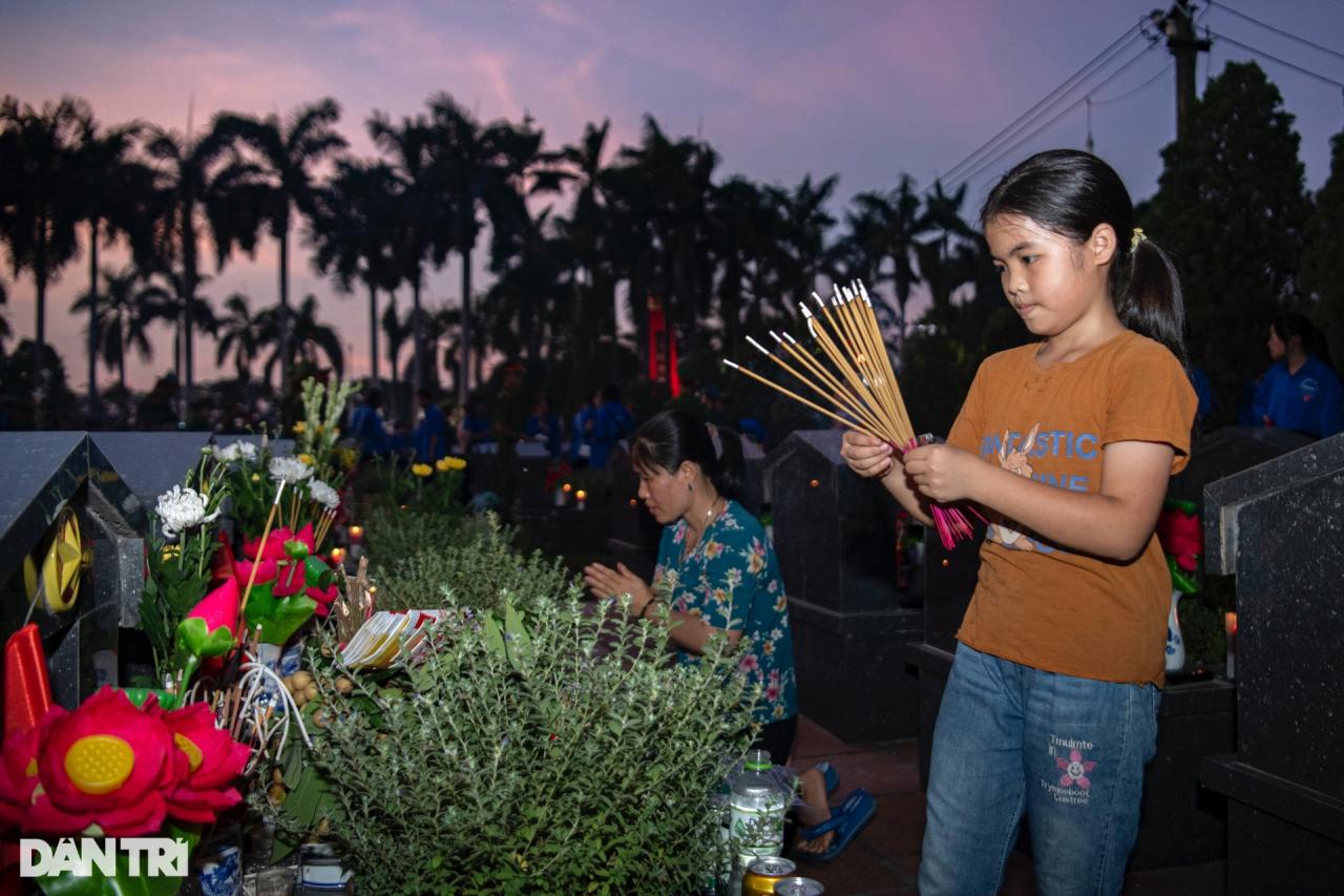 Bộ trưởng Quốc phòng Phan Văn Giang tri ân các anh hùng liệt sĩ tại Hà Nội - 12