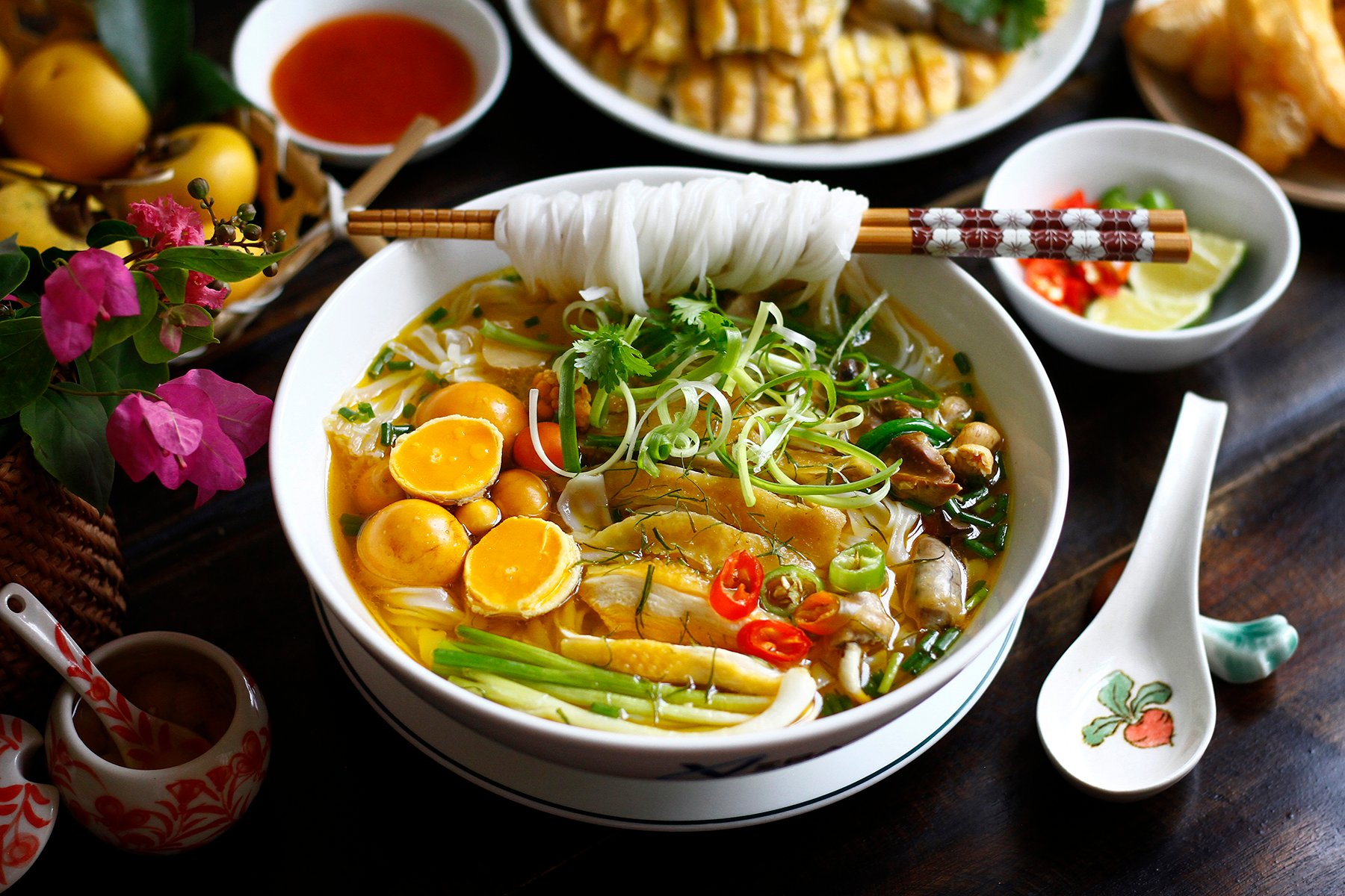 Restaurant de nouilles au poulet et de pho vieux de 40 ans recommandé par Michelin à HCMV