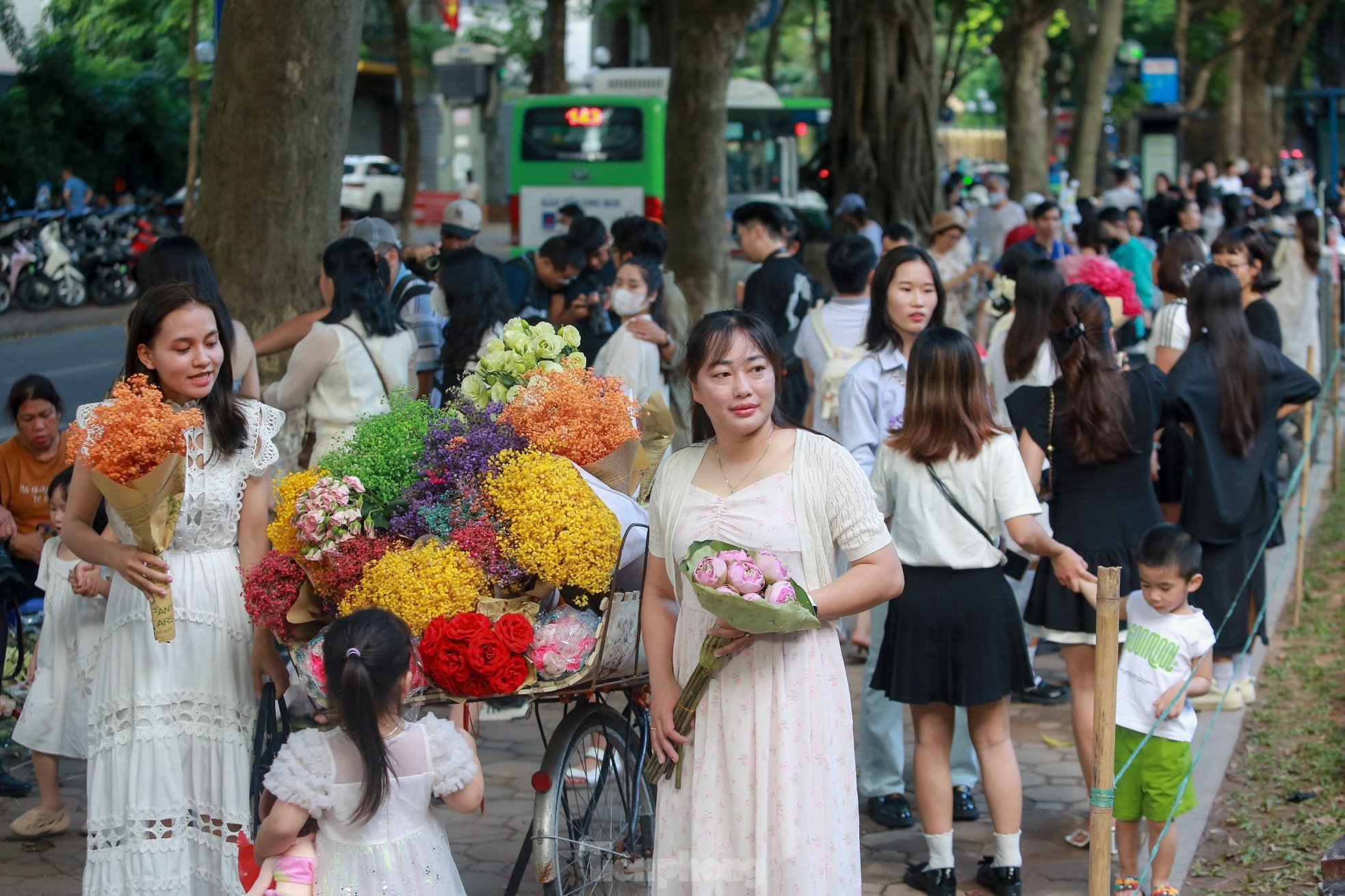 A principios de otoño, la calle más romántica de Hanoi alberga la escena de '1 metro cuadrado, 10 musas' foto 1