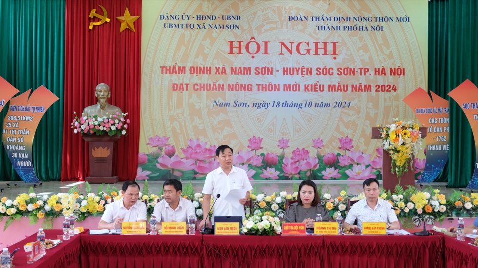 Phó Chánh văn phòng chuyên trách Văn phòng Điều phối chương trình xây dựng nông thôn mới TP Hà Nội Ngọ Văn Ngôn phát biểu tại hội nghị.