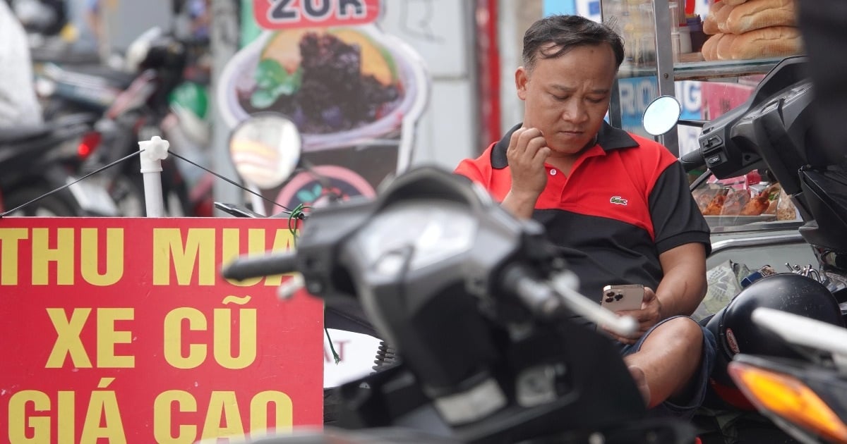 El dueño de una tienda de motos usadas se traga las lágrimas y asume la pérdida de cientos de millones después de la matrícula