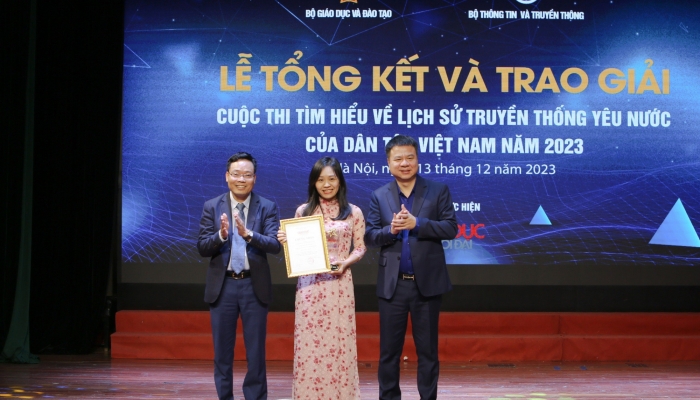 Trao giải cuộc thi “Tìm hiểu về lịch sử truyền thống yêu nước của dân tộc Việt Nam”