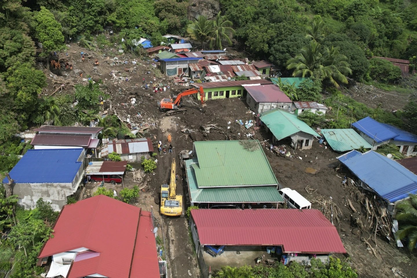 Au moins 126 personnes sont mortes ou portées disparues à cause du tremblement de terre aux Philippines (photo 1)