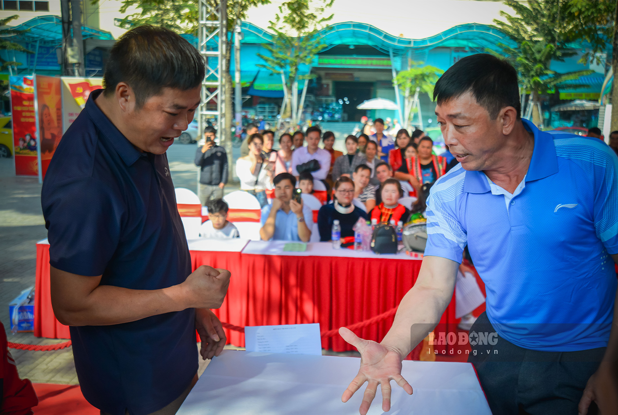 At the cultural and sports activity space at Kim Dong Walking Street, the Management Board has included this game in monthly competitions to promote and attract tourists to experience folk culture.