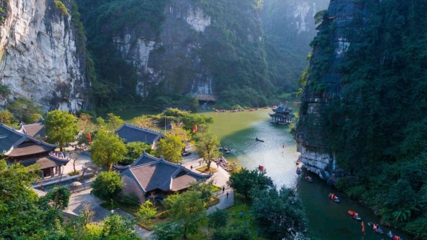 Viele spannende Aktivitäten beim Heißluftballonfestival und Ninh Binh Tourism Food Festival 2024