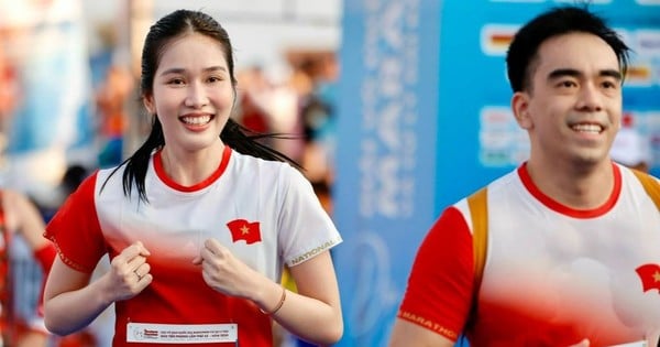 La subcampeona Phuong Anh y su esposo corrieron 10 km, la señorita Thuy Vi terminó fácilmente en el Maratón de Tien Phong 2024