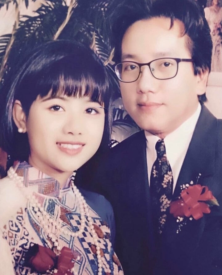 Elvis Phuong and his wife when they were young.