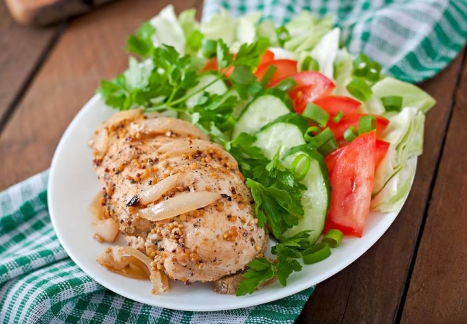 Chicken breast is a healthy source of protein, good for heart health. Photo: Freepik
