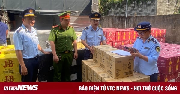 3 Lastwagen mit ausländischem Wein im Wert von über 15 Milliarden VND wurden in Binh Duong festgenommen