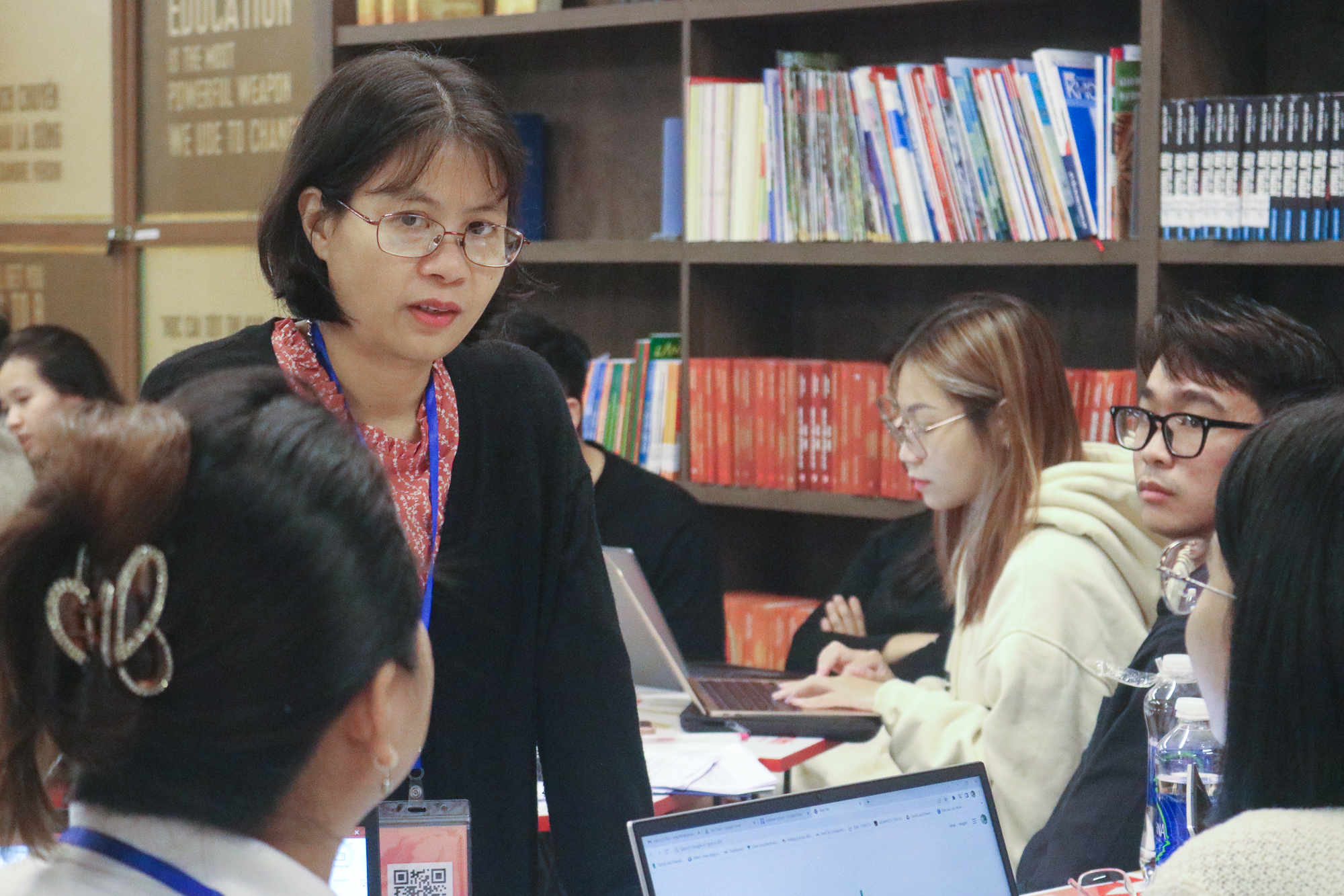 Khi thầy cô U40 cũng đi... học hè - Ảnh 1.