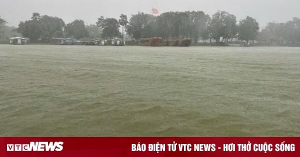 Heavy rain upstream, floods on rivers in Hue may rise above alert level 2