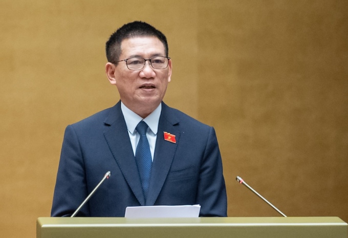 Le ministre des Finances Ho Duc Phoc a présenté son rapport à l'Assemblée nationale dans l'après-midi du 23 octobre. Photo : Hoang Phong