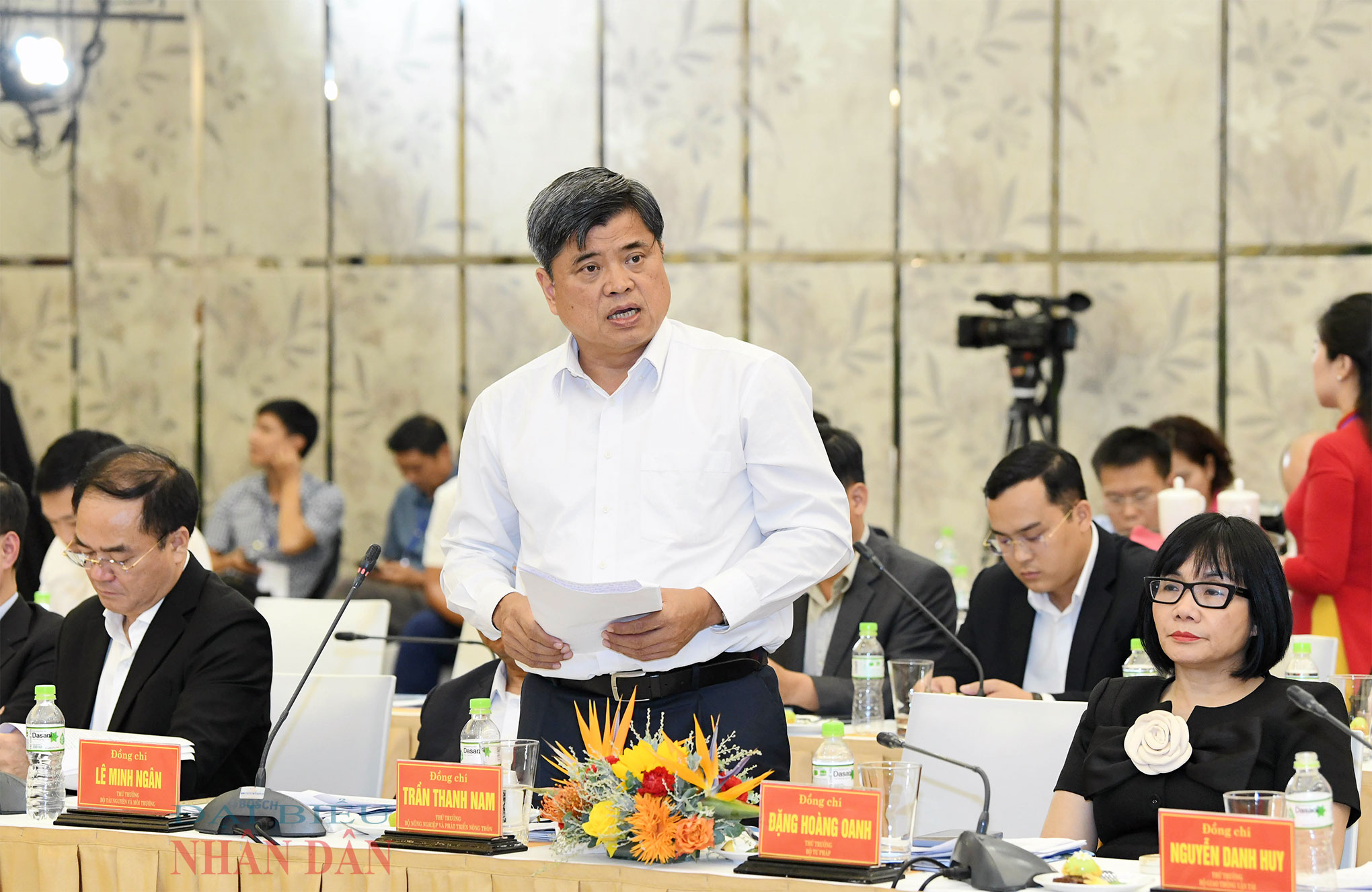 국회의장 Vuong Dinh Hue는 Khanh Hoa 성 당위원회 상임위원회와 협력합니다.