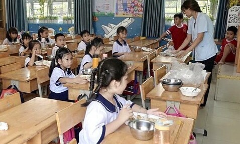 6 écoles de la ville de Thu Duc organisent à nouveau des repas en internat