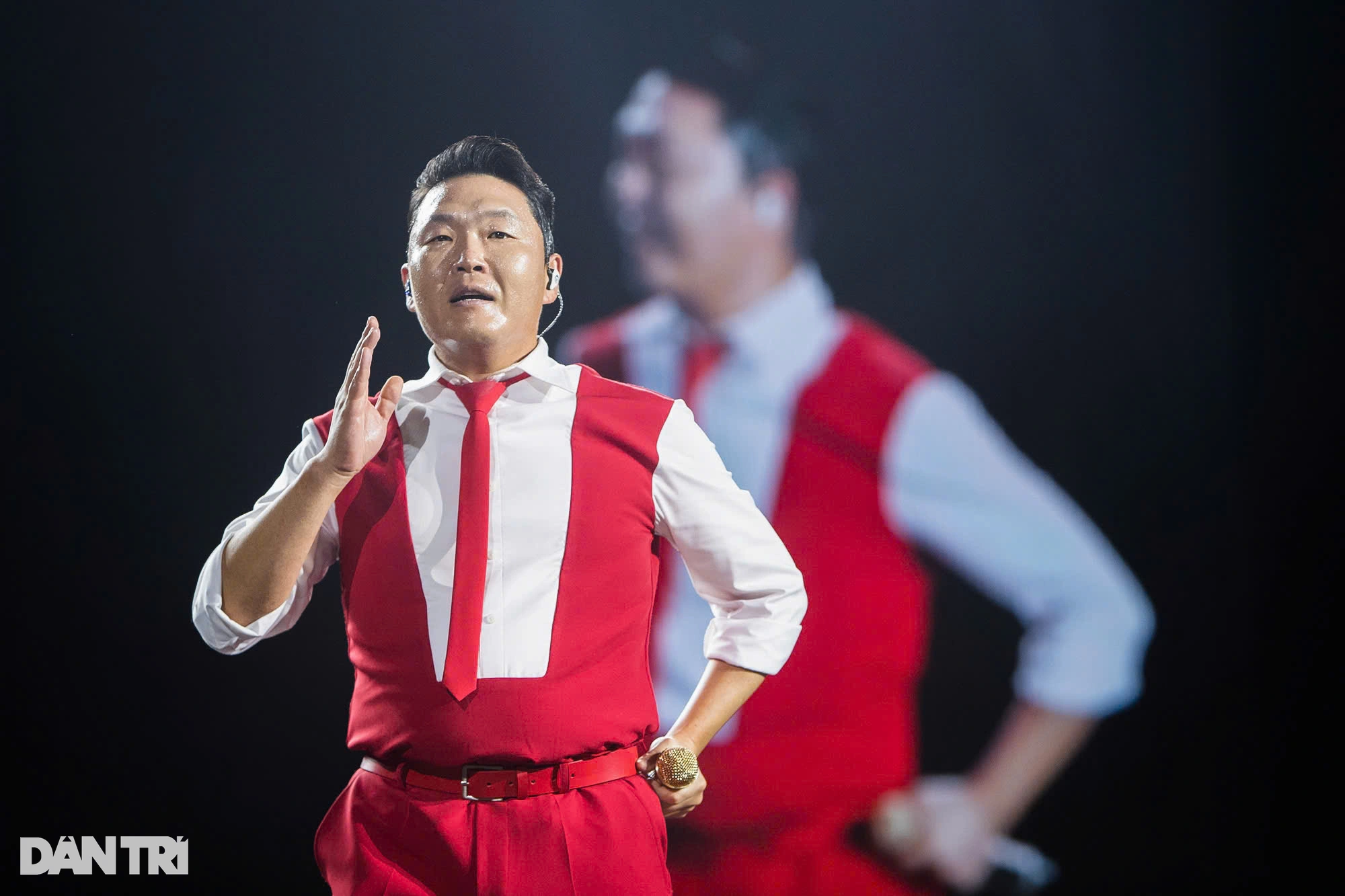 "Ông hoàng Kpop" PSY trình diễn Gangnam Style ở TPHCM, 10.000 người bùng nổ