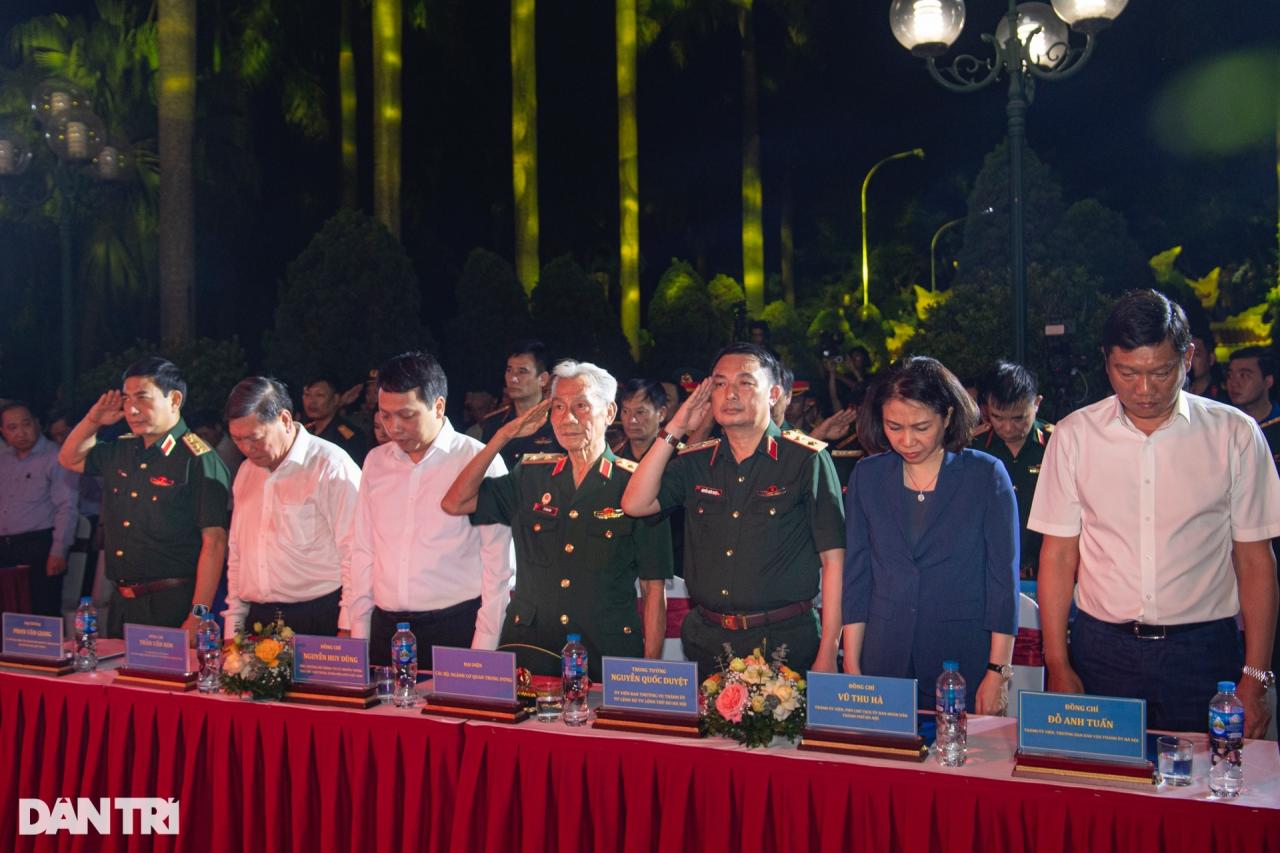 Bộ trưởng Quốc phòng Phan Văn Giang tri ân các anh hùng liệt sĩ tại Hà Nội - 1