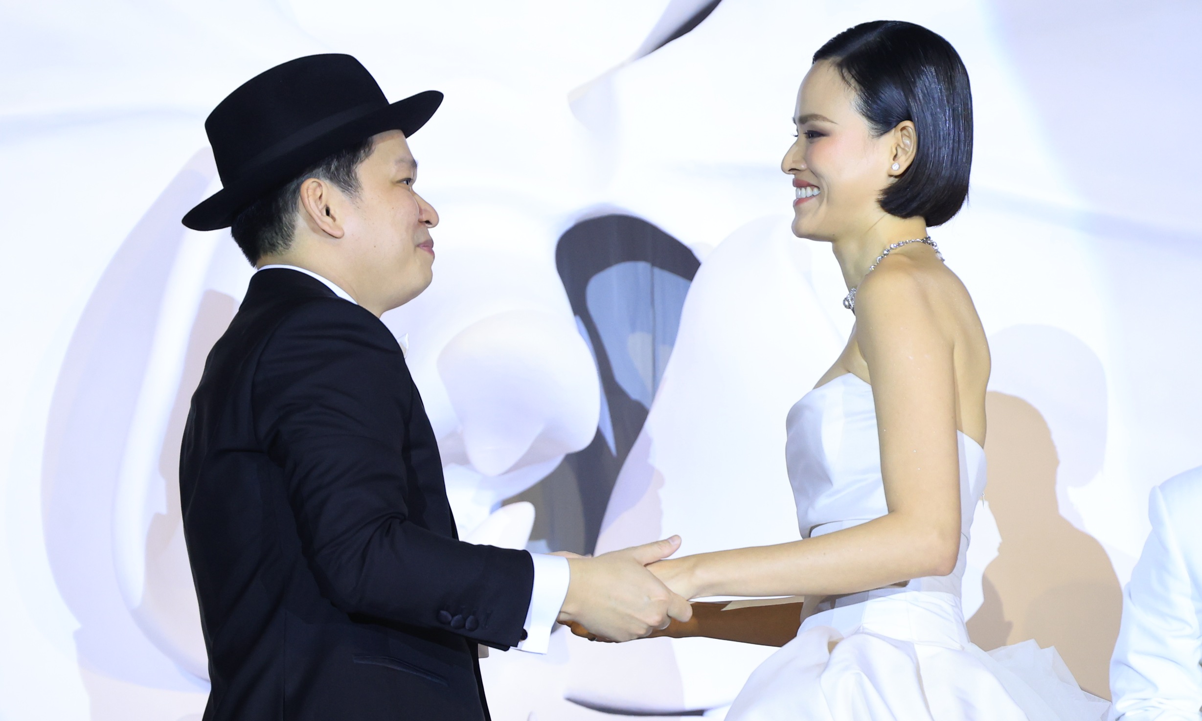 Tuyết Lan: 'Tôi thương chồng vì sống tình cảm'