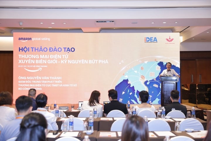 Mr. Nguyen Van Thanh, Director of the Center for E-commerce Development, spoke at the workshop held on August 10 in Hanoi.