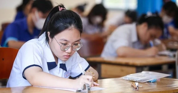 Wie soll das Literatur-Abitur ab 2025 mit vielen Lehrbüchern aussehen?