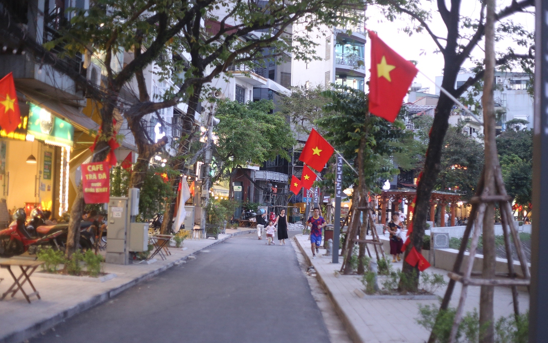 La nouvelle rue piétonne de Hanoi est déserte, les commerçants se plaignent des difficultés