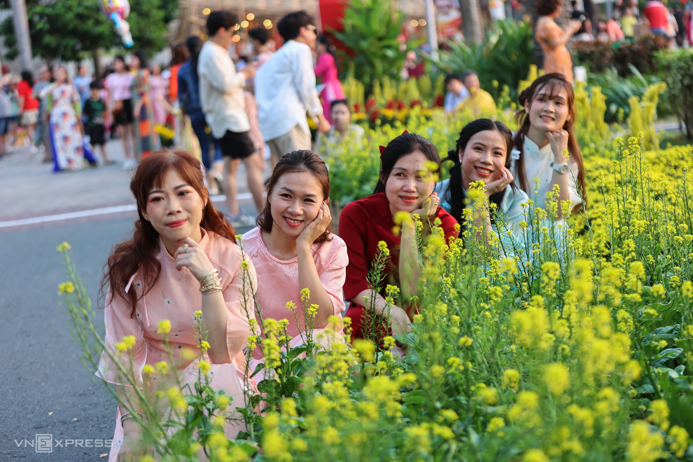 La rue fleurie de 700 mètres de long à Ho Chi Minh-Ville est bondée de visiteurs.