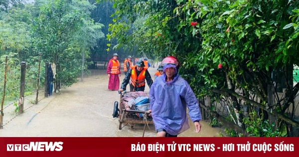 Youth volunteers were swept away by floodwaters while helping people evacuate from flooded areas.