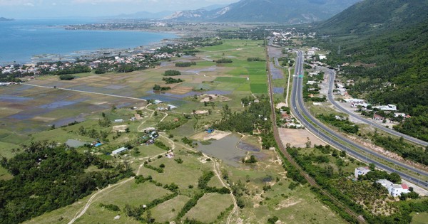 ¿Por qué es necesario ajustar la dirección de la ruta costera de 2 billones de kilómetros en Khanh Hoa?