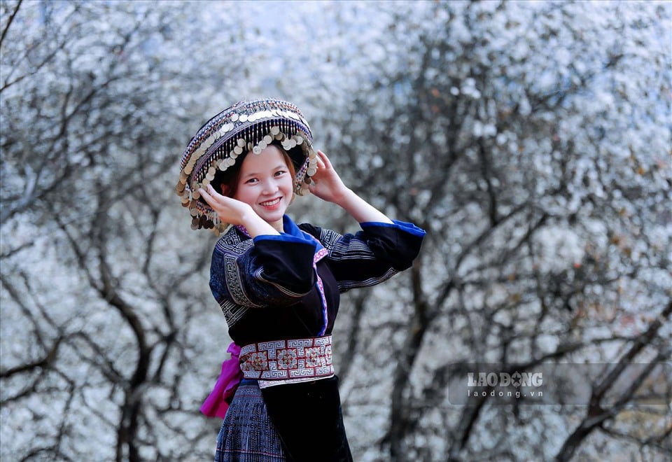 March in Son La, celebrate the festival in the largest hawthorn flower forest in Vietnam